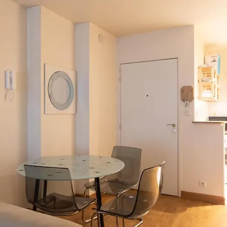 Apartament Charming 36m With Terrace In The Heart Of Paryż